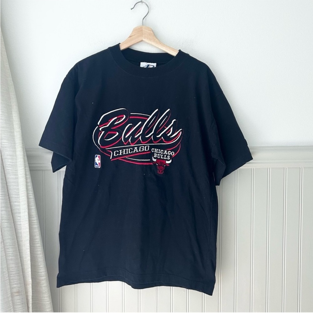 Rare Vintage 90s NBA Chicago Bulls Embroidered Graphic Tee Medium 100% Cotton